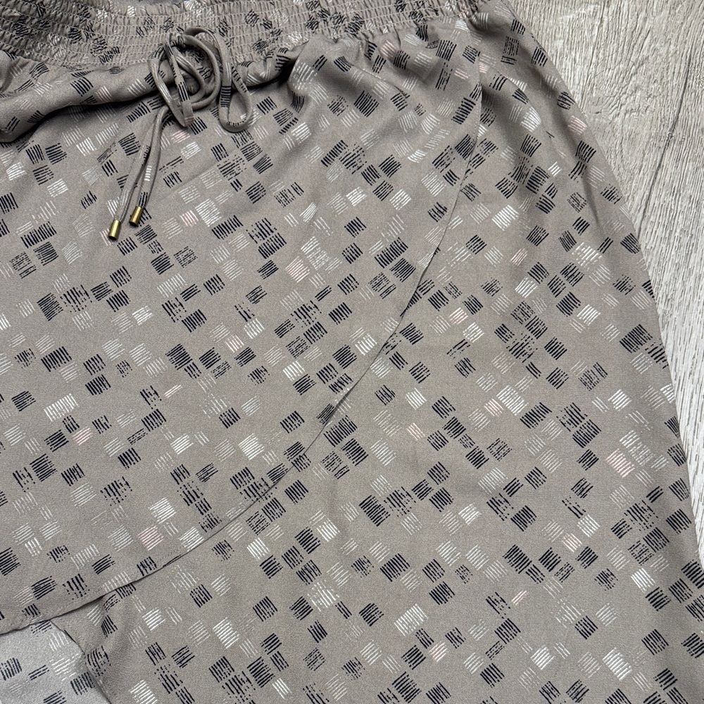 Chic High-Low Patterned Skirt - Picture 7 of 10
